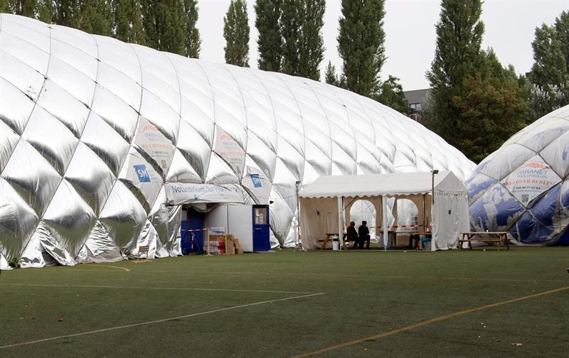 Atacan con bombas incendiarias dos centros de acogida de refugiados en Alemania Atacan con bombas incendiarias dos centros de acogida de refugiados en Alemania