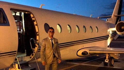 Cristiano Ronaldo y su avi&oacute;n