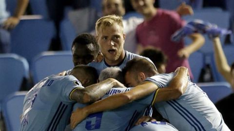 Los jugadores del Celta, celebran un gol de Guidetti.