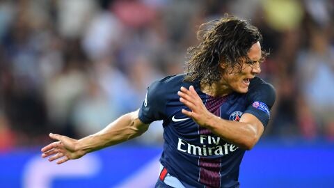 Cavani festejando su prematuro gol ante el Arsenal.