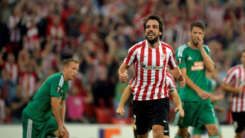 Be&ntilde;at celebra su gol ante el Rapid de Viena