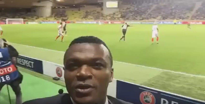 Desailly caza un gol en directo en el Mónaco-Leverkusen mientras graba un video-selfie Desailly caza un gol en directo en el Mónaco-Leverkusen mientras graba un video-selfie