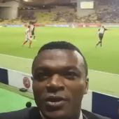 Desailly caza un gol mientras se hacía un vídeo-selfie.