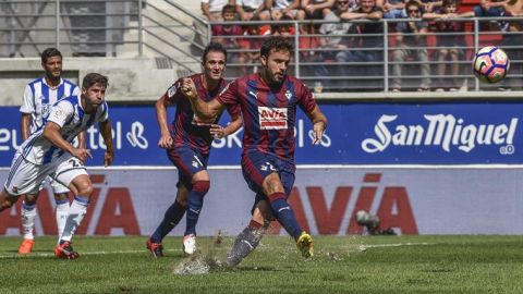 Pedro Le&oacute;n, en un partido con el Eibar