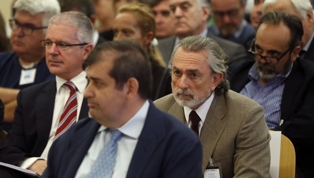 El juez ordena prisión provisional sin fianza para Correa, Crespo y 'El Bigotes' por el 'caso Gürtel' El juez ordena prisión provisional sin fianza para Correa, Crespo y 'El Bigotes' por el 'caso Gürtel'