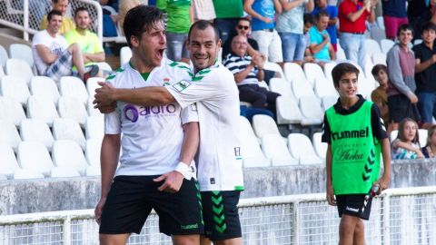 Celebraci&oacute;n de gol de Dani Aquino, futbolista del Racing
