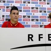 Callejón e Iñigo Martínez comparecen ante los medios