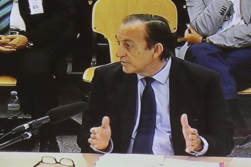 La tertulia: Las primeras confesiones sobre el uso de las tarjetas 'black' La tertulia: Las primeras confesiones sobre el uso de las tarjetas 'black'