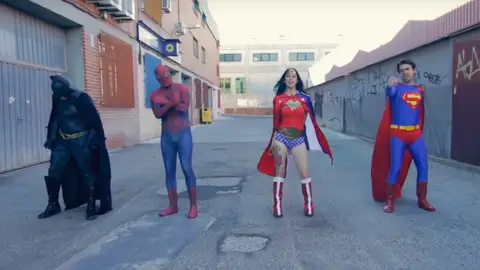¿Qué pasaría si Spiderman se cambiase de editorial y se fuese a la DC con Batman y Superman? ¿Qué pasaría si Spiderman se cambiase de editorial y se fuese a la DC con Batman y Superman?