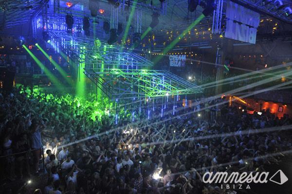 El Govern ordena el cierre de discotecas y gimnasios y reduce el aforo de bares, teatros y cines El Govern ordena el cierre de discotecas y gimnasios y reduce el aforo de bares, teatros y cines