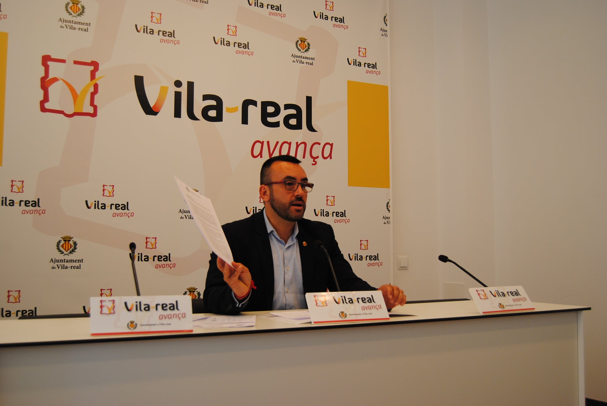 Benlloch es reunix amb el ministeri per a conéixer la desestimació d'EDUSI Benlloch es reunix amb el ministeri per a conéixer la desestimació d'EDUSI