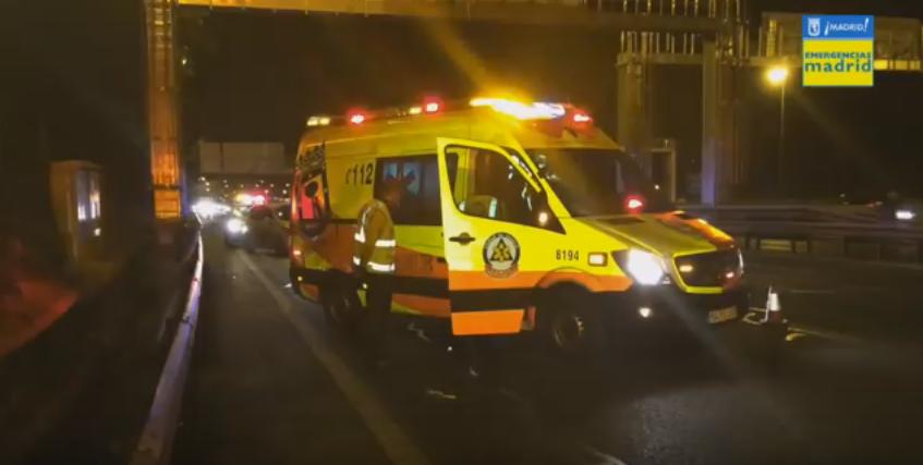 Doce afectados por un aparatoso incendio en un bloque de viviendas en Móstoles Doce afectados por un aparatoso incendio en un bloque de viviendas en Móstoles