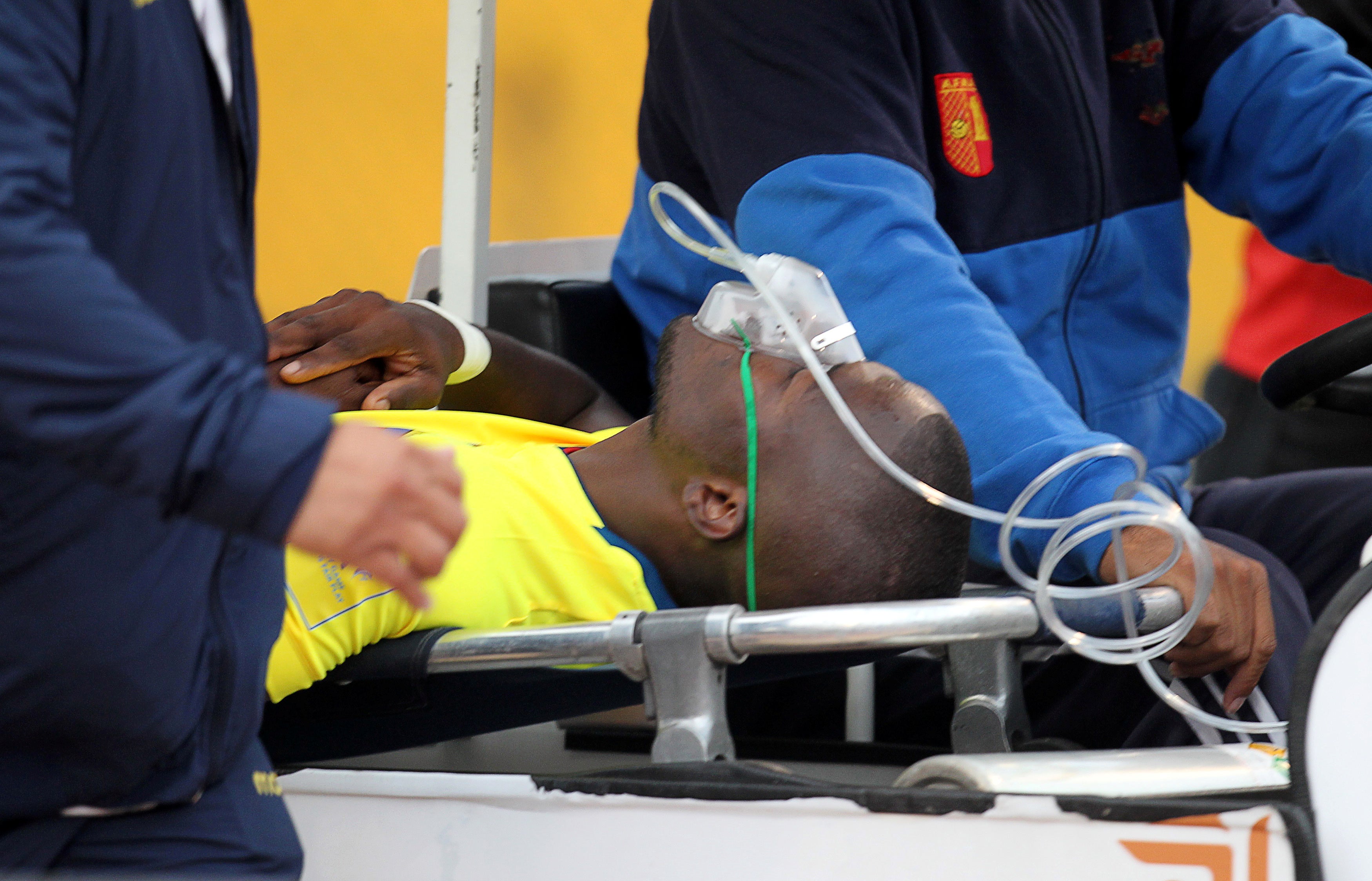 Enner Valencia se va del estadio en ambulancia para evitar ser detenido Enner Valencia se va del estadio en ambulancia para evitar ser detenido