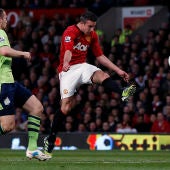 Van Persie ejecuta la volea que se convirtió en el mejor gol de la Premier League