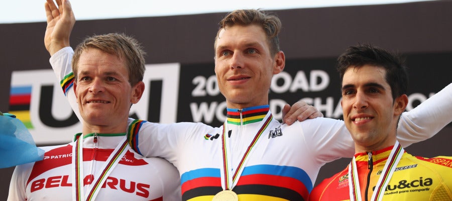 Castroviejo, en el podio junto a Tony Martin y Vasil Kiryienka Castroviejo, en el podio junto a Tony Martin y Vasil Kiryienka