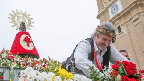 Ofrenda de flores a la Virgen del Pilar