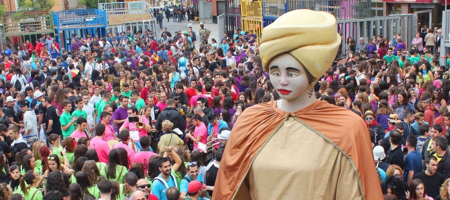 Pasacalles de la Fira d'Onda del año pasado con multitud de vecinos. Pasacalles de la Fira d'Onda del año pasado con multitud de vecinos.