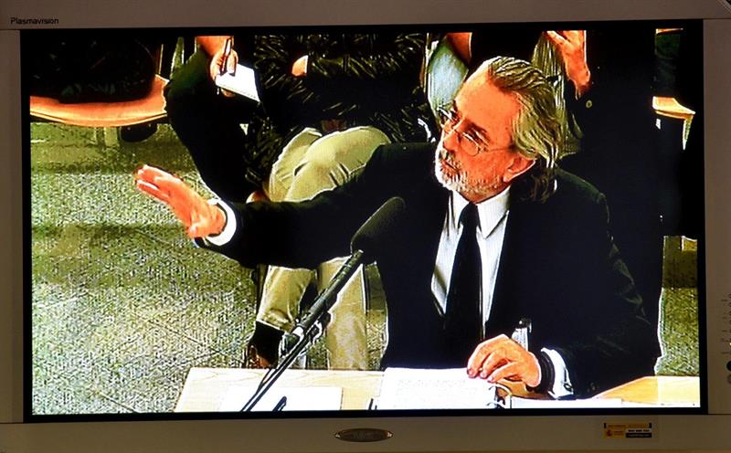 Personas físicas: "Francisco Correa necesita a su público para "cantar" sobre el caso Gürtel" Personas físicas: "Francisco Correa necesita a su público para "cantar" sobre el caso Gürtel"