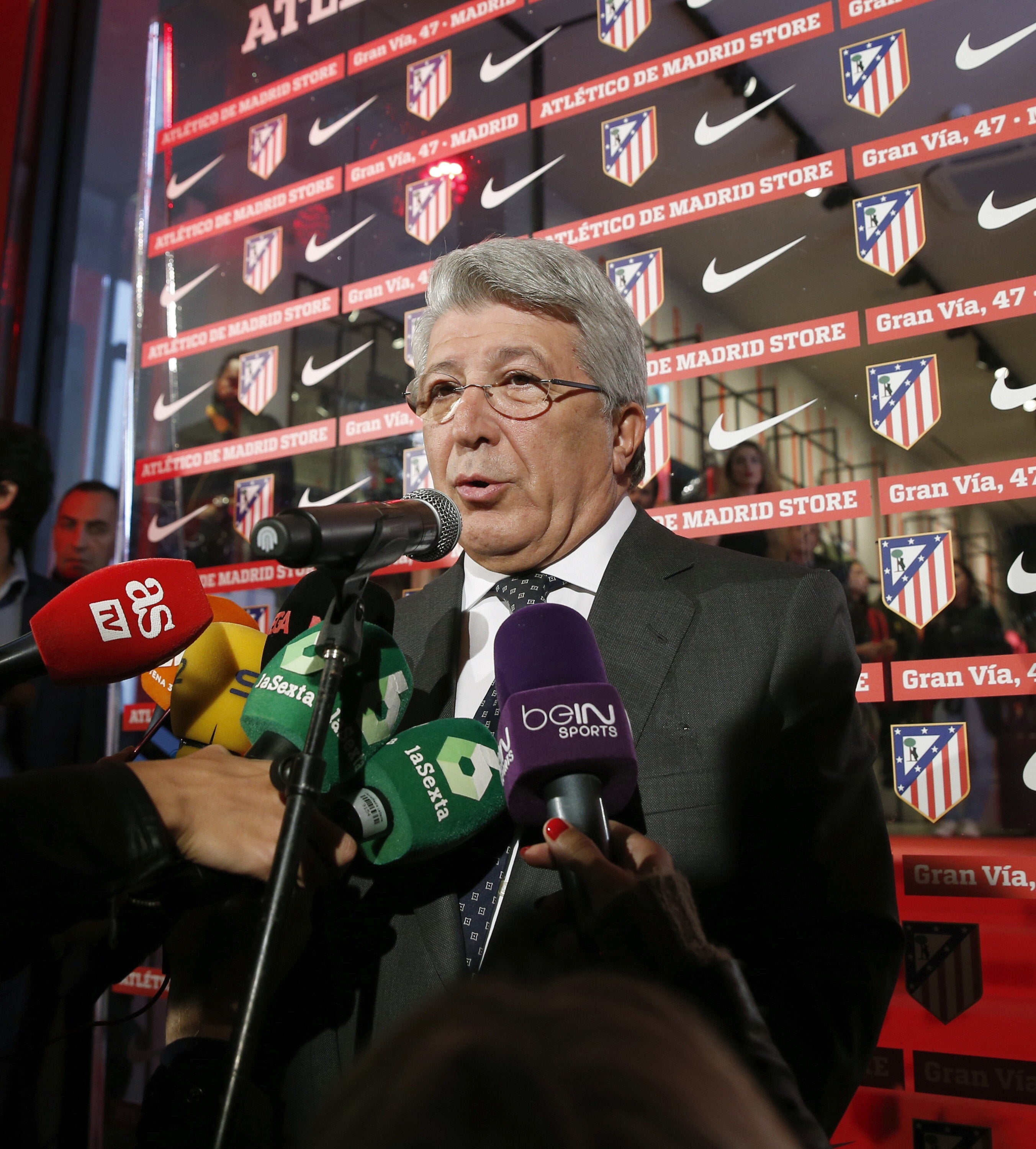 Cerezo, sobre Theo: "El Real Madrid no se ha dirigido a nosotros hasta este momento" Cerezo, sobre Theo: "El Real Madrid no se ha dirigido a nosotros hasta este momento"