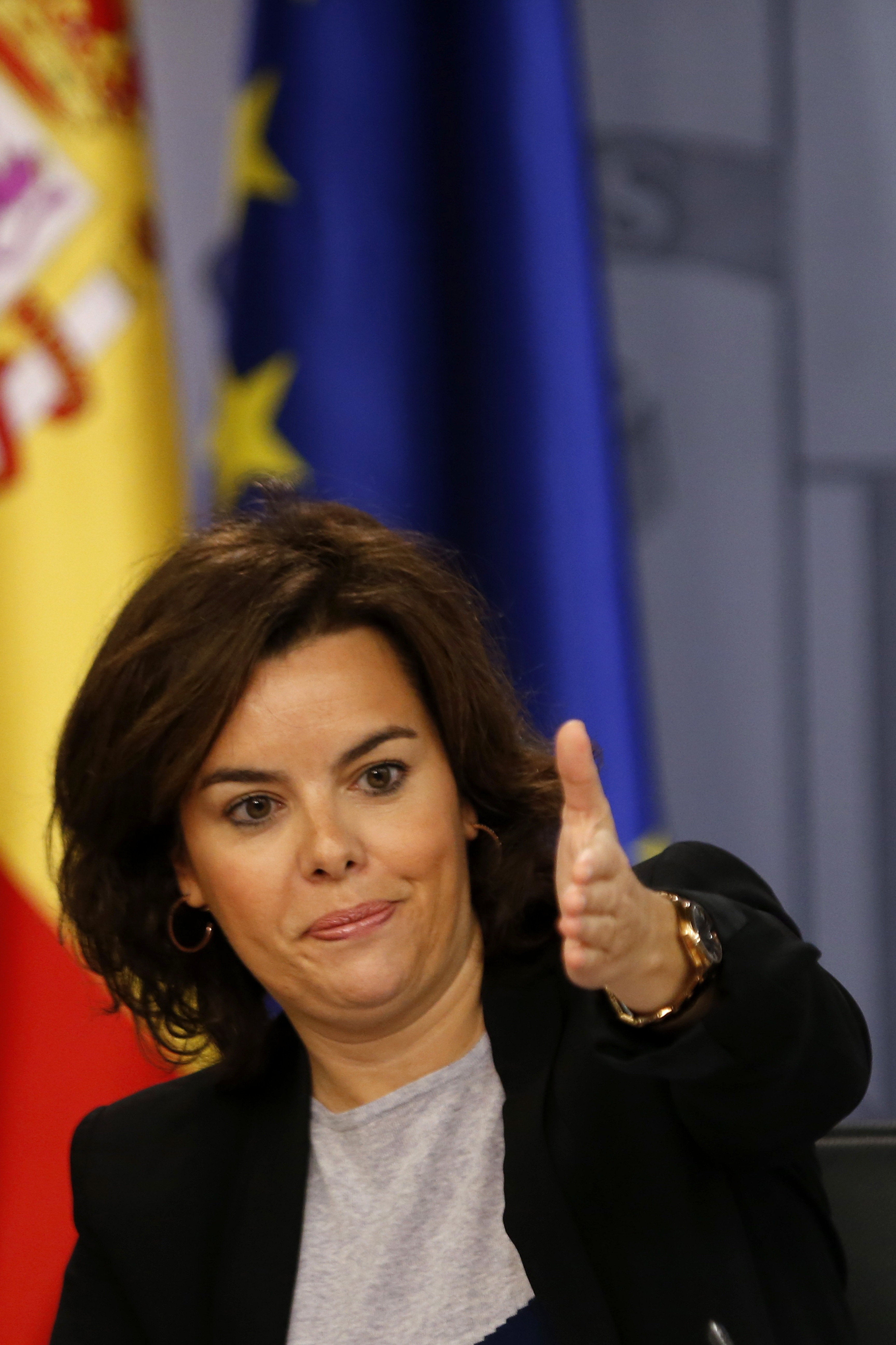 Personas físicas: El 'desliz' de la vicepresidenta con su coche oficial en la Gran Vía Personas físicas: El 'desliz' de la vicepresidenta con su coche oficial en la Gran Vía