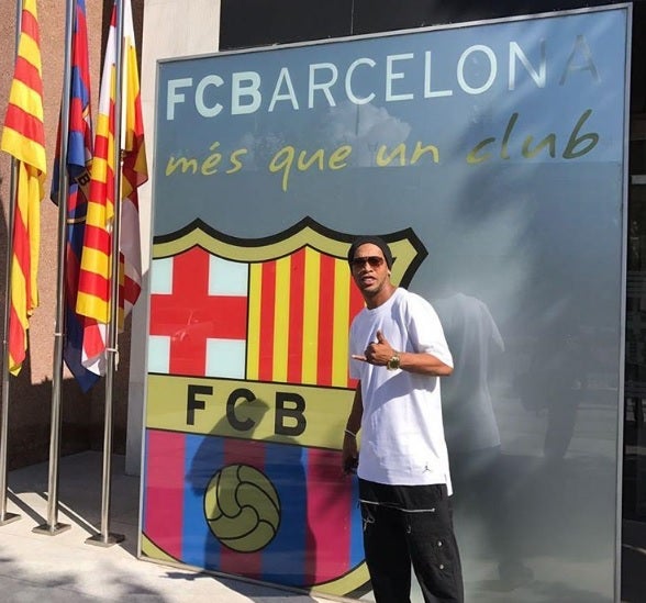Ronaldinho regresa a Barcelona y se reúne con Bartomeu en las oficinas del club Ronaldinho regresa a Barcelona y se reúne con Bartomeu en las oficinas del club