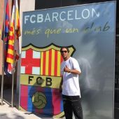 Ronaldinho, a su llegada a las oficinas del club