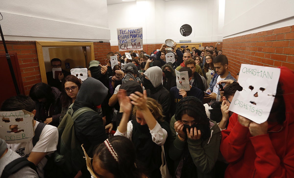 Se suspende la conferencia de Felipe González en la Autónoma ante la "violencia" de la protesta Se suspende la conferencia de Felipe González en la Autónoma ante la "violencia" de la protesta