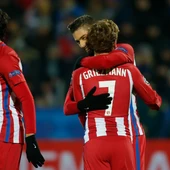 Griezmann celebra con Carrasco el gol del belga ante el Rostov Griezmann celebra con Carrasco el gol del belga ante el Rostov