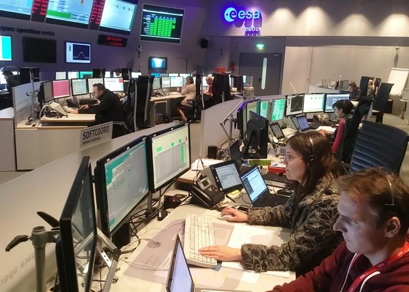 La Agencia Espacial Europea recibe la señal de que Schiaparelli entró en la atmósfera de Marte La Agencia Espacial Europea recibe la señal de que Schiaparelli entró en la atmósfera de Marte