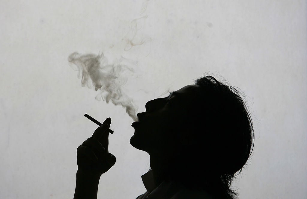 Una mujer fallece al dar una sola calada de un cóctel de drogas legales Una mujer fallece al dar una sola calada de un cóctel de drogas legales