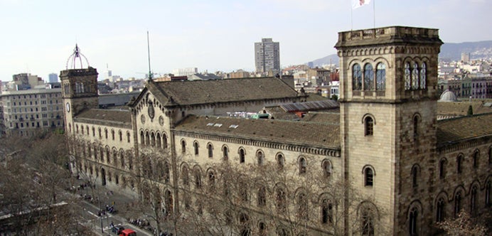 La Universidad de Barcelona pide a una alumna que no lleve a su bebé a clase La Universidad de Barcelona pide a una alumna que no lleve a su bebé a clase