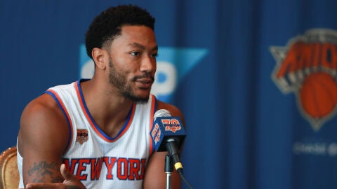 Derrick Rose, en mitad de una rueda de prensa