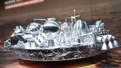 Vista de una maqueta del m&oacute;dulo Schiaparelli en el pabell&oacute;n de la Agencia Espacial Europea