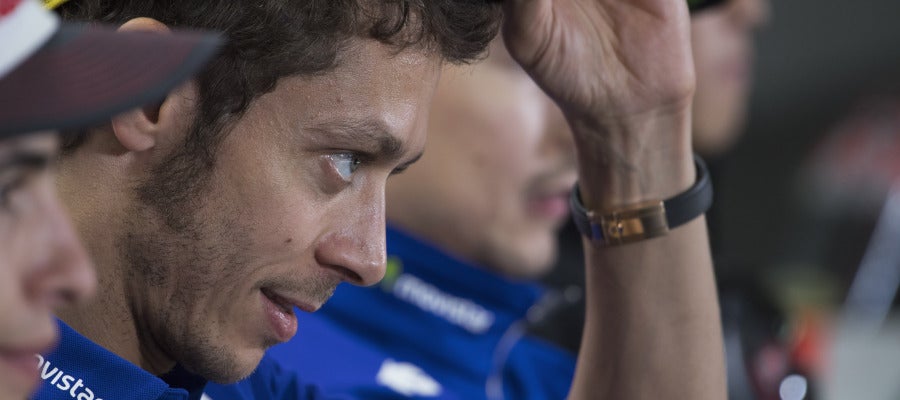 Valentino Rossi, en una rueda de prensa junto a Márquez y Lorenzo Valentino Rossi, en una rueda de prensa junto a Márquez y Lorenzo