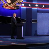 Donald Trump y Hillary Clinton durante el último debate presidencial