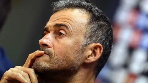 Luis Enrique, pensativo durante la rueda de prensa Luis Enrique, pensativo durante la rueda de prensa