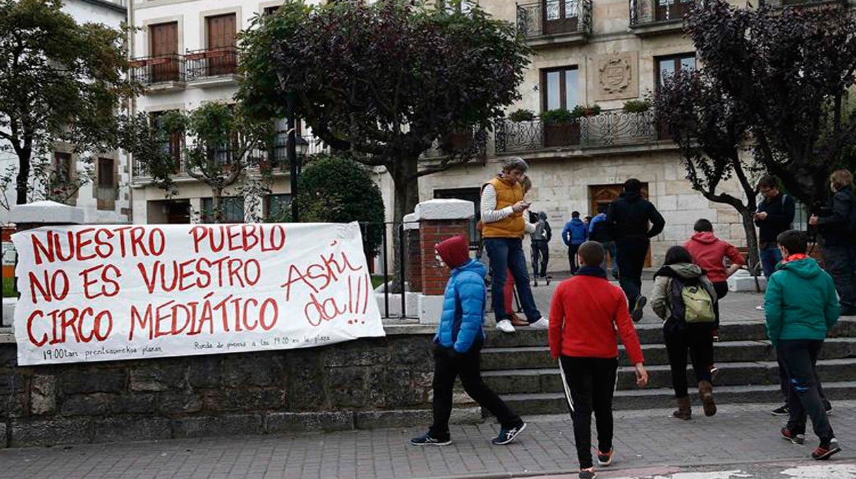 El Ayuntamiento de Alsasua expresa su "rotunda discrepancia" con la petición fiscal El Ayuntamiento de Alsasua expresa su "rotunda discrepancia" con la petición fiscal