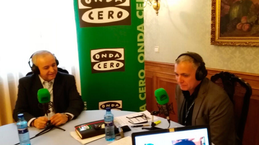 El presidente de Aldeas Infantiles SOS en Espa&ntilde;a, Pedro Puig, durante una entrevista con Juan Ram&oacute;n Lucas en M&aacute;s de uno