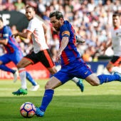 Leo Messi ante el Valencia CF