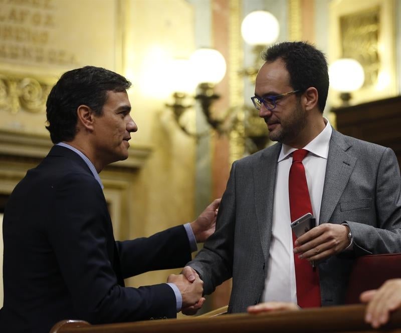 Pedro Sánchez quiere reubicar a Hernando en algún cargo en el grupo parlamentario Pedro Sánchez quiere reubicar a Hernando en algún cargo en el grupo parlamentario