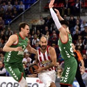 El Baskonia en su encuentro ante el Olympiacos