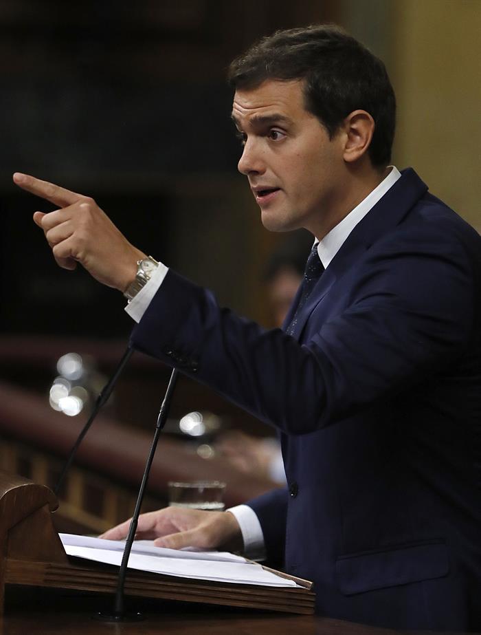 Albert Rivera: "Los de Podemos deben a acostumbrarse a que si en la Tribuna pegas, recibes" Albert Rivera: "Los de Podemos deben a acostumbrarse a que si en la Tribuna pegas, recibes"