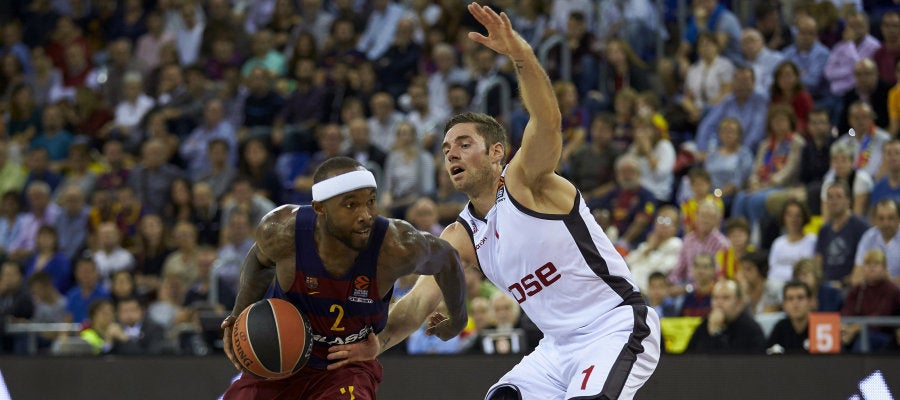 El base estadounidense del Barcelona Lassa, Tyrese Rice (i) controla el balón junto al escolta francés Fabien Causeur (d) del Brose Bamberg durante la cuarta jornada de la Euroliga disputada en el Palau Blaugrana en Barcelona El base estadounidense del Barcelona Lassa, Tyrese Rice (i) controla el balón junto al escolta francés Fabien Causeur (d) del Brose Bamberg durante la cuarta jornada de la Euroliga disputada en el Palau Blaugrana en Barcelona