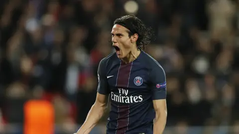 Cavani celebra un gol con el PSG Cavani celebra un gol con el PSG
