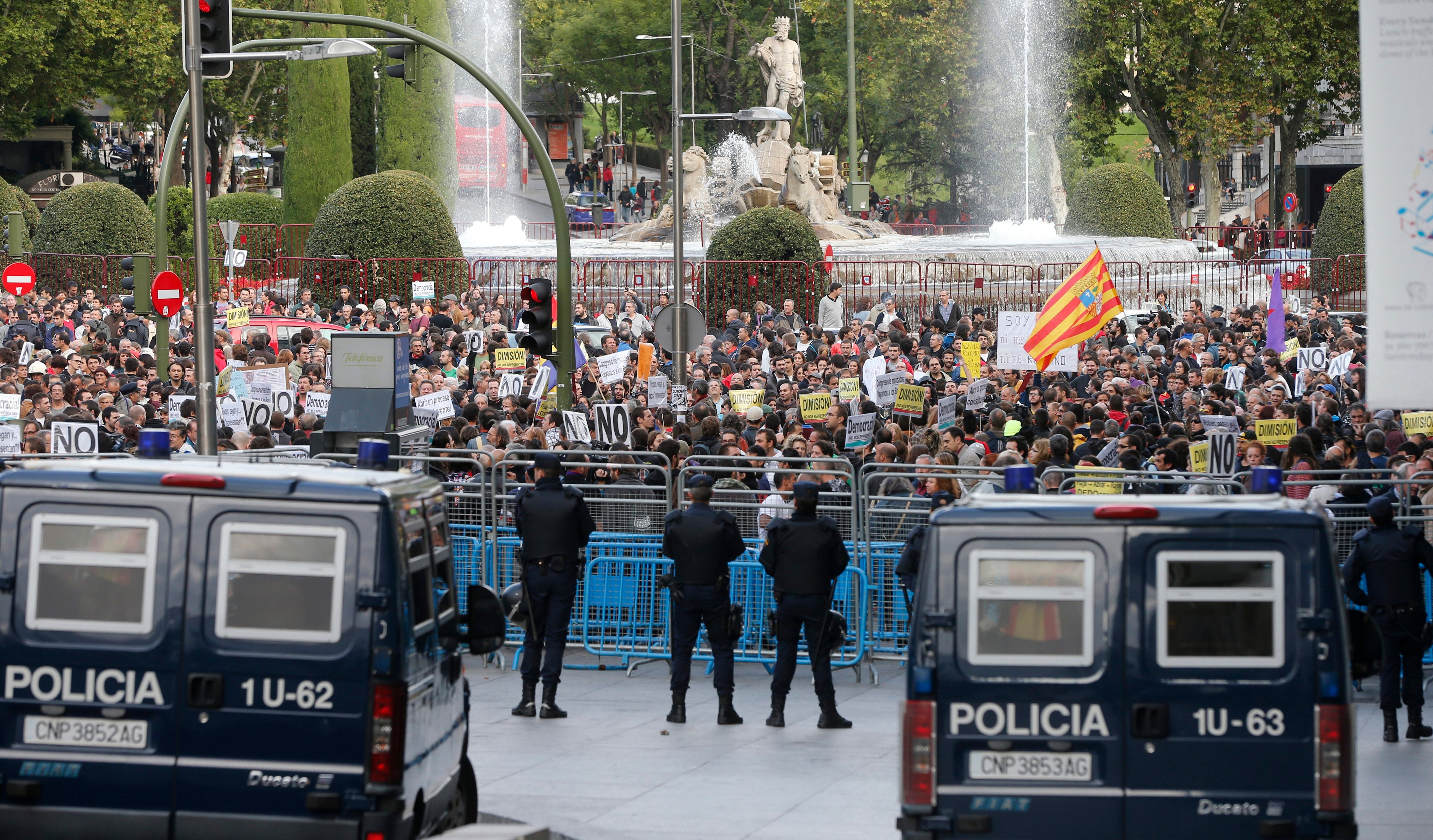 Miles de personas llamadas a "rodear" el Congreso en contra de la investidura Miles de personas llamadas a "rodear" el Congreso en contra de la investidura
