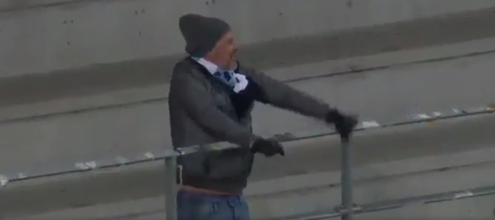 Un equipo sueco celebra la victoria con su único aficionado Un equipo sueco celebra la victoria con su único aficionado