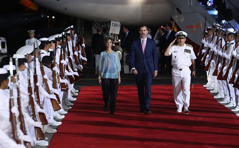 El Rey llega a Colombia con el deseo de que la XXV Cumbre Iberoamericana sea "un éxito" El Rey llega a Colombia con el deseo de que la XXV Cumbre Iberoamericana sea "un éxito"