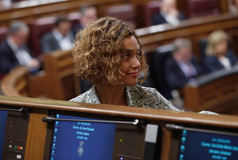 Al menos doce de los 84 diputados del PSOE votarán mañana "no" a Rajoy Al menos doce de los 84 diputados del PSOE votarán mañana "no" a Rajoy