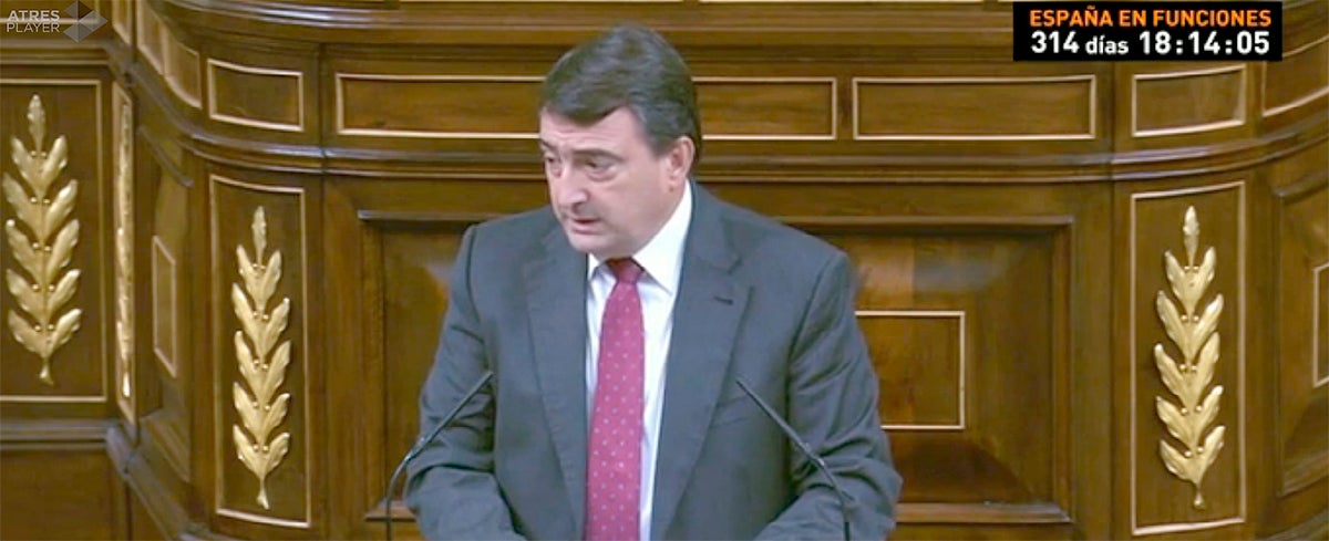 Esteban, sobre un posible acuerdo con el PP: "Si sigue dando leña, no vamos ni a negociar" Esteban, sobre un posible acuerdo con el PP: "Si sigue dando leña, no vamos ni a negociar"
