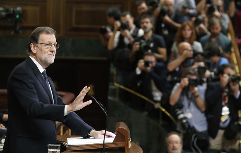 Rajoy: "Se estudiará si es precisa la Ley que cambie la indemnización de los interinos" Rajoy: "Se estudiará si es precisa la Ley que cambie la indemnización de los interinos"